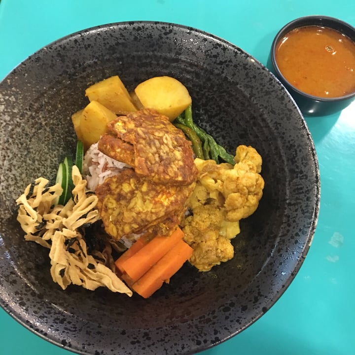 photo of Well Dressed Salad Bar Tempehrature Curry Bowl shared by @herbimetal on  13 May 2019 - review