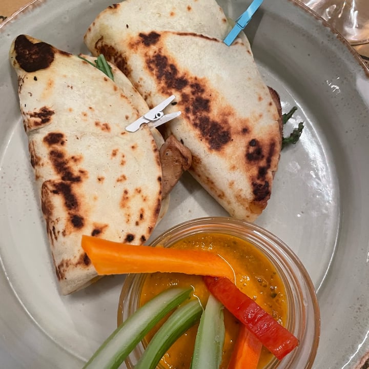 photo of La Mi Mama Tacos della Mi Mama Con Tofu, Guacamole E Pinzimonio Con Gazpacho Di Pomodori Verdi shared by @caterinacc on  20 Oct 2022 - review