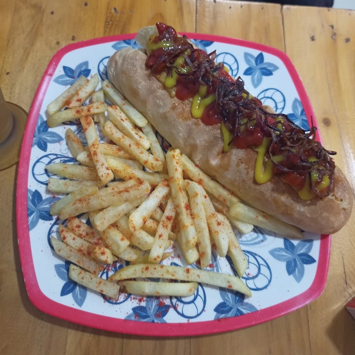 photo of Mercy vegan food Hiphop hotdog shared by @gissellearthling on  02 May 2022 - review