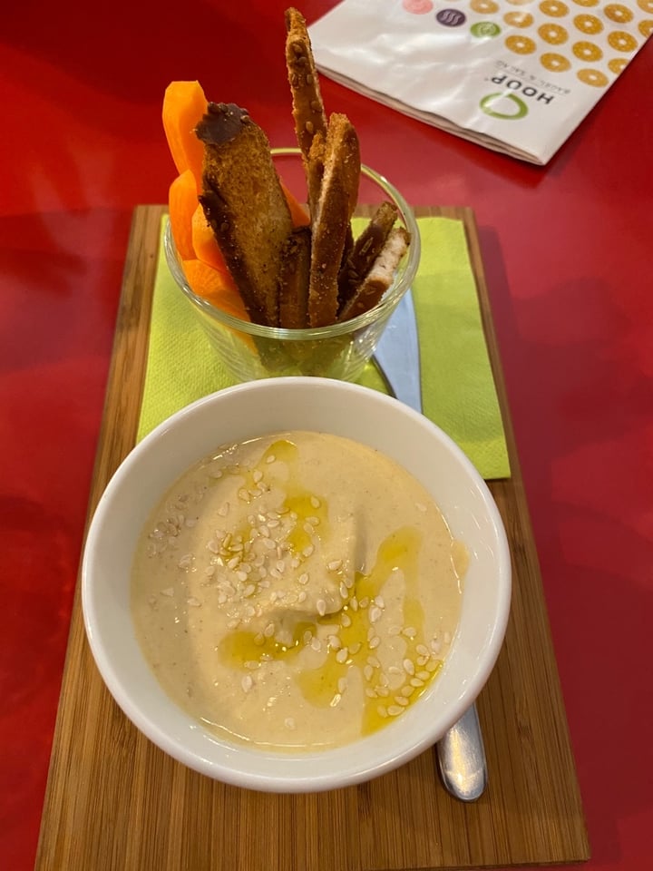 review photo of hoop bagel & salad Hummus shared by @pauladelav on 28 Jan 2020 - review