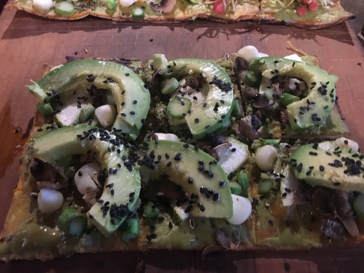 photo of Veggie Pizza Jardín Real with Avocado cheese shared by @theveggienomad on  27 Aug 2018 - review