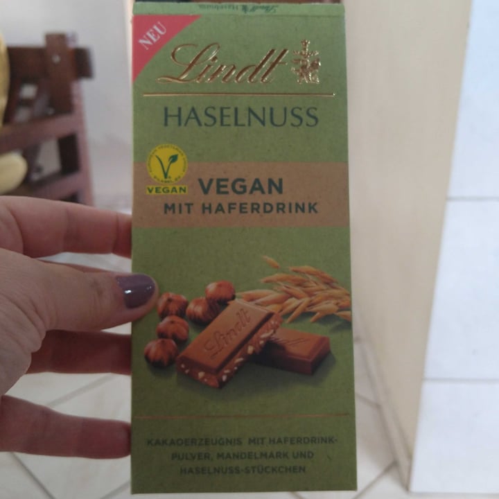 photo of Lindt Haselnuss Vegan Mit Haferdrink shared by @lumuller on  19 Jan 2022 - review