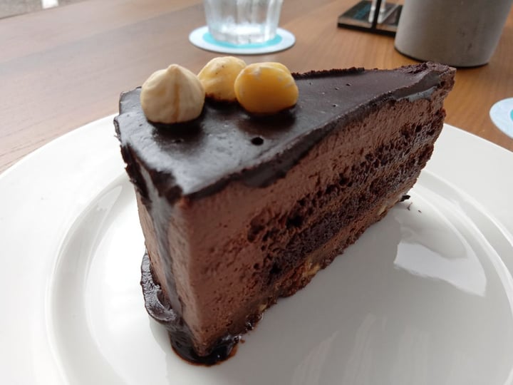 photo of Privé Tiong Bahru Hazelnut Praline Cake shared by @veganspicegirl on  21 Dec 2019 - review