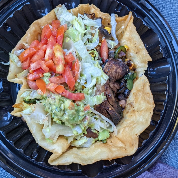 photo of Carlos Poco Loco Vegan Taco Salad shared by @kristikrum on  01 Oct 2021 - review