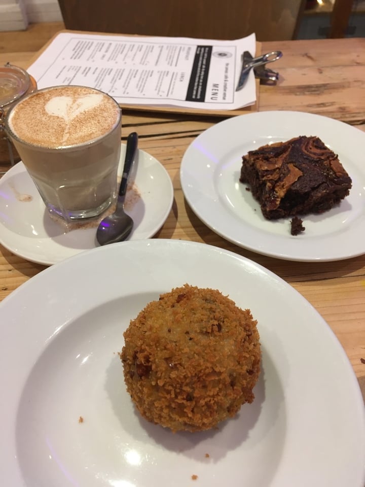 review photo of The Canvas: Cafe & Creative Venue Chai Tea, Pumpkin Chestnut Arancini and Peanut Brownie shared by @dingda on 13 Dec 2019 - review