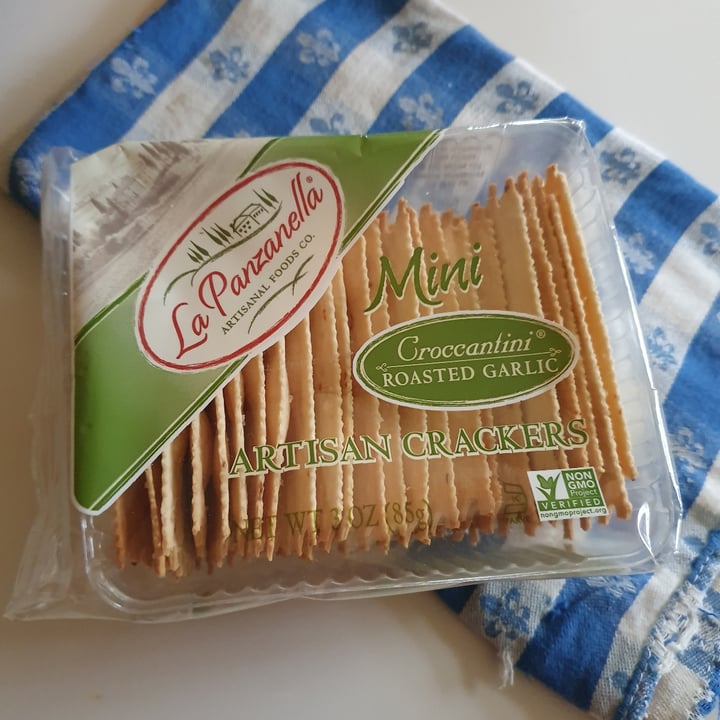 photo of La Panzanella Roasted Garlic Crackers shared by @paniwilson on  15 Jun 2021 - review