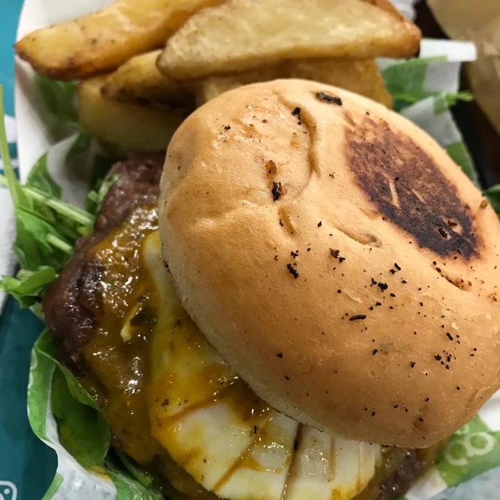 photo of Green & Company Vegan Burger shared by @jjazcuello on  12 May 2022 - review