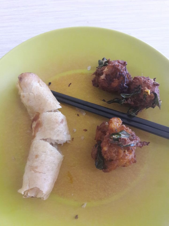 photo of Pines Food Court Spring Roll shared by @plantaepy on  11 Oct 2019 - review