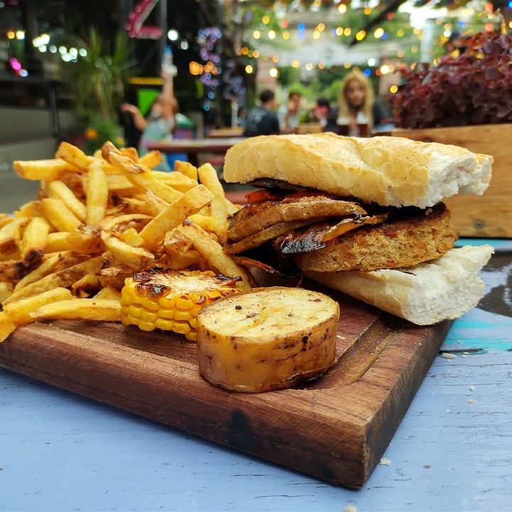 review photo of Patio de los lecheros Hamburguesa De Quinoa shared by @camirocastro on 12 Feb 2021 - review