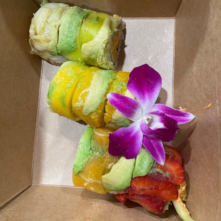 review photo of vegan castle Rainbow Roll shared by @yelloow7 on 19 Jul 2021 - review