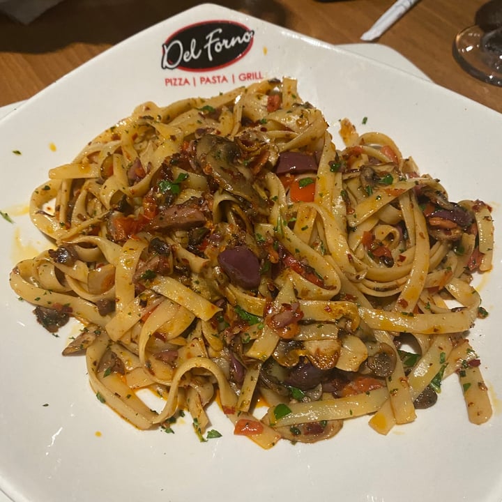 photo of Del Forno Parkmore Pasta Aglio olio with basil and tomatoes and olives shared by @bianca1701 on  10 Aug 2021 - review