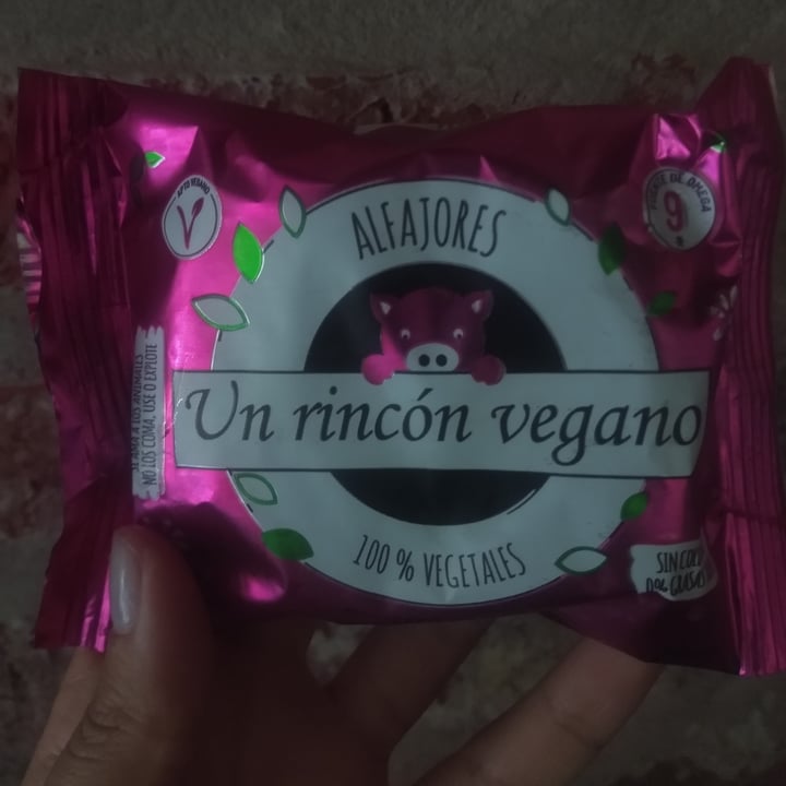 photo of Un Rincón Vegano Alfajor de Membrillo shared by @estrellafernandez on  09 Jan 2021 - review