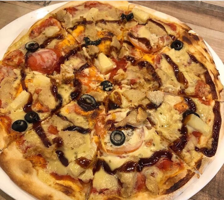 photo of WS Deli Experience Store Bbq Chicken Pizza shared by @moomoo on  08 Nov 2019 - review
