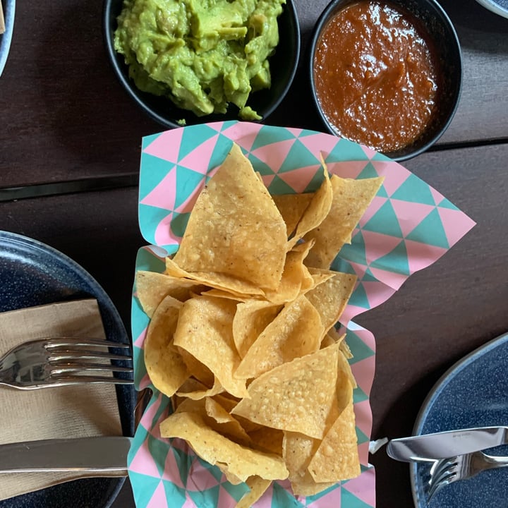 photo of Lucha Loco DIY Guacamole & Tortilla Chips shared by @balivu25 on  02 Mar 2022 - review