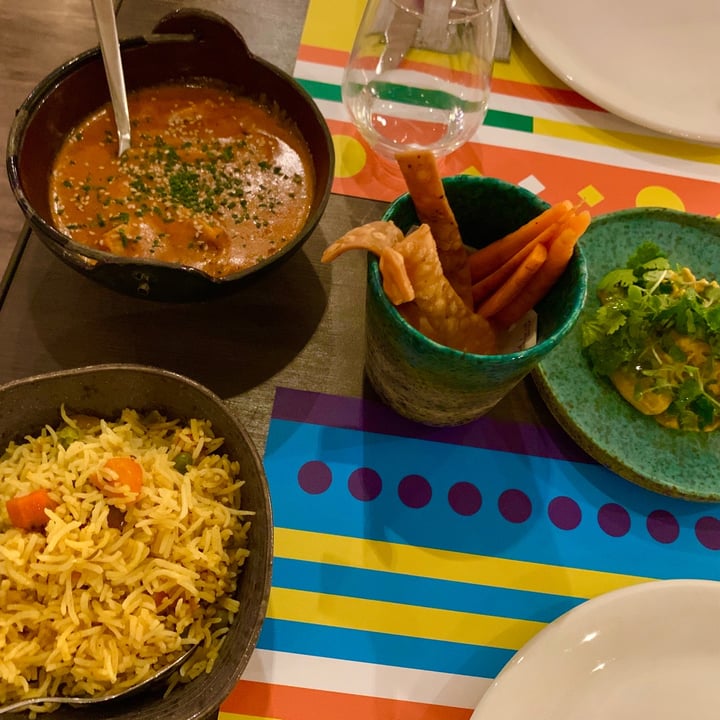 photo of Restaurant Tandoor Arroz Basmati Con Verduras,  Empanadas De Patatas Y Heuras Con Curry shared by @virginiareyg on  12 Sep 2020 - review