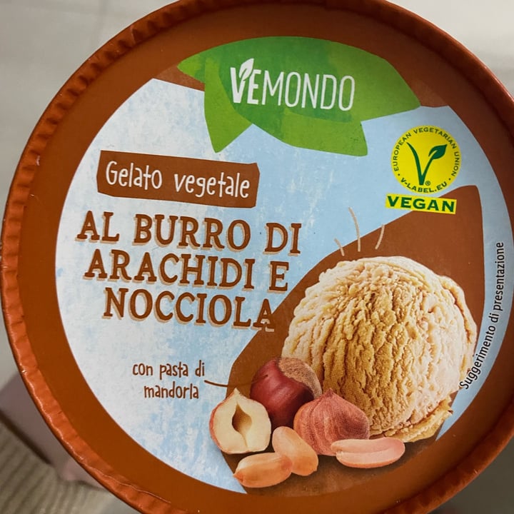 photo of Vemondo Gelato al burro di arachidi e nocciola shared by @ellielli on  16 May 2022 - review