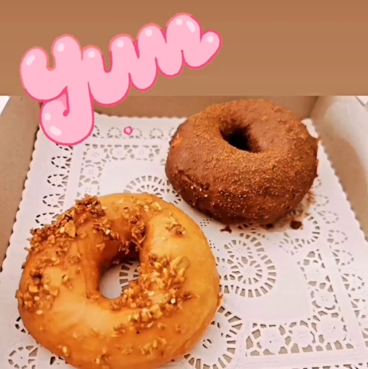 photo of Hulis Donuts Donuts shared by @cookienutsvegan on  01 Aug 2021 - review