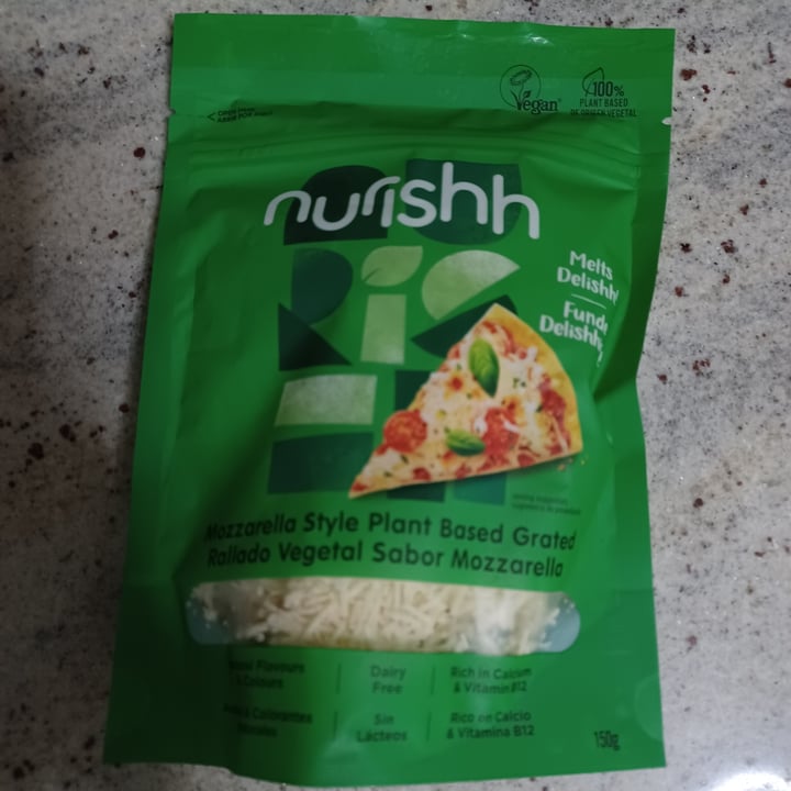 photo of Nurishh le râpé végétal saveur mozzarella shared by @haditanimales on  25 Jul 2022 - review