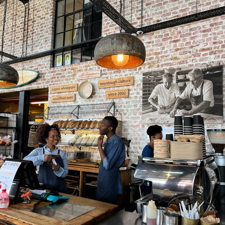 review photo of île de païn - lunch & breakfast restaurant & artisan bakery Mediterranean Tofu Bruschetta shared by @binkyg on 10 Nov 2022 - review