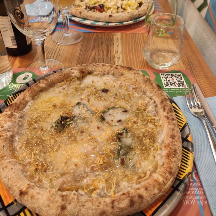 photo of Capperi che Pizza Brontese vegana shared by @merlerouge on  13 Apr 2022 - review