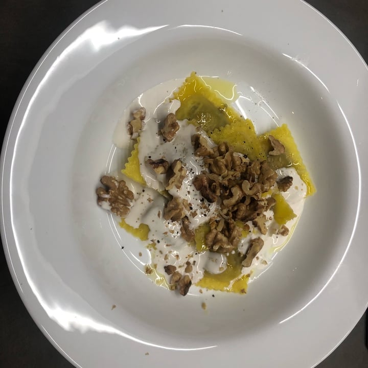 photo of Fermaggio Ravioli con ripieno di Fermaggio fresco radicchio e noci shared by @rossrebel on  15 Oct 2022 - review