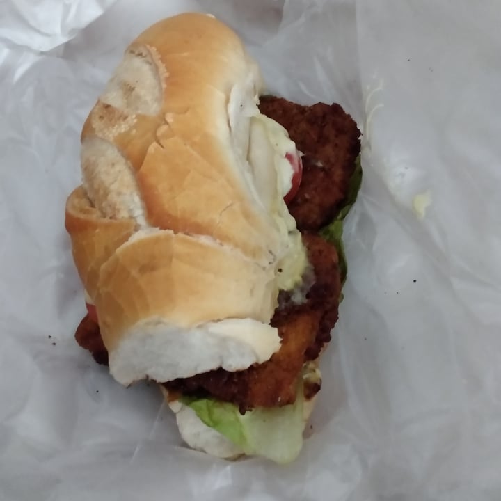 review photo of Loving Hut Microcentro Tofu sandwich shared by @flornoetzel on 13 Jun 2020 - review