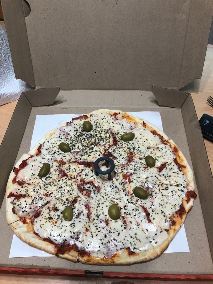 photo of Empanadas de 10 Pizza de Muzzarella a la piedra shared by @juliaarena on  07 Mar 2020 - review