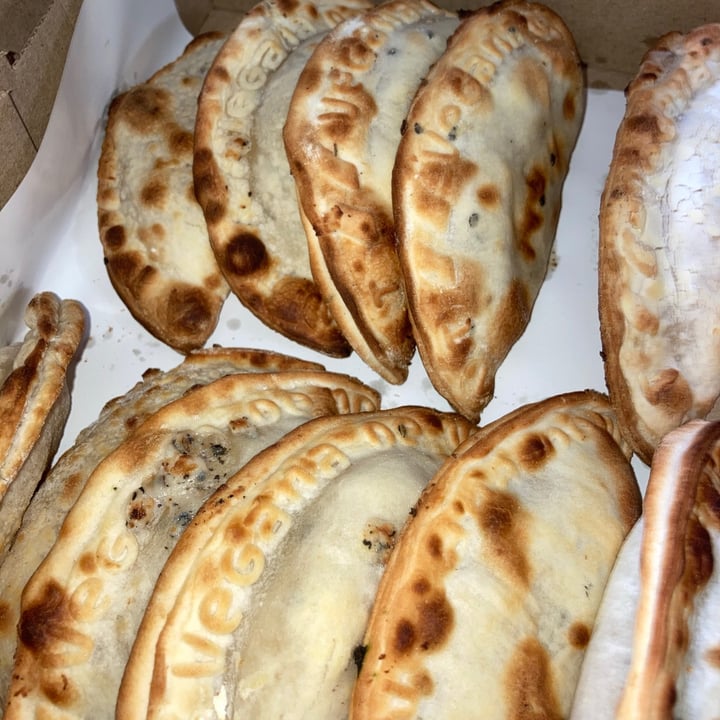 photo of Empanadas de 10 Empanada Capresse shared by @valentinaenecoiz on  21 Apr 2021 - review