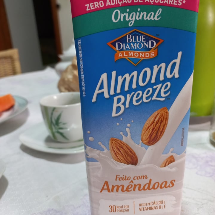 photo of Blue Diamond Almond breeze unsweetened shared by @paulacp on  30 Jun 2022 - review