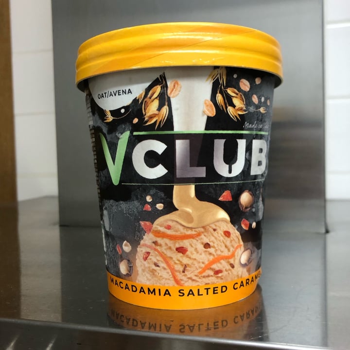 photo of VClub Macadamia Salted Caramel shared by @claudiaalmeida on  11 Oct 2022 - review