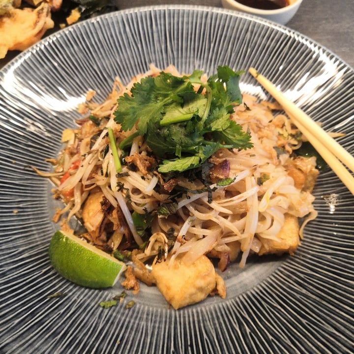 photo of Wagamama Yasai Pad Thai shared by @veganellas on  12 Oct 2020 - review