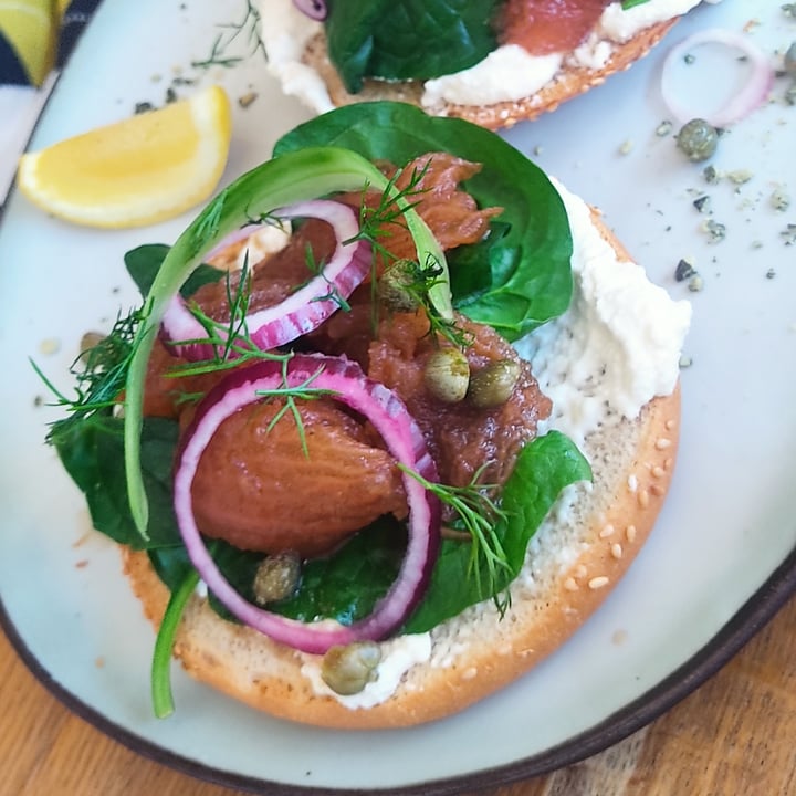 photo of Meatless District No Salmon Bagel shared by @geo-idee on  18 Apr 2022 - review