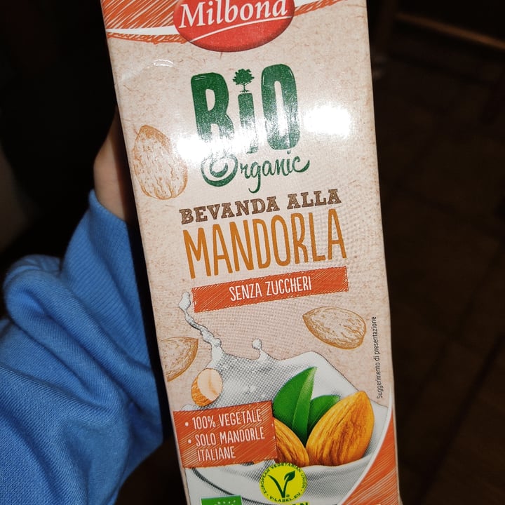 photo of Milbona Bevanda alla mandorla senza zuccheri shared by @rossiveg on  06 Dec 2021 - review