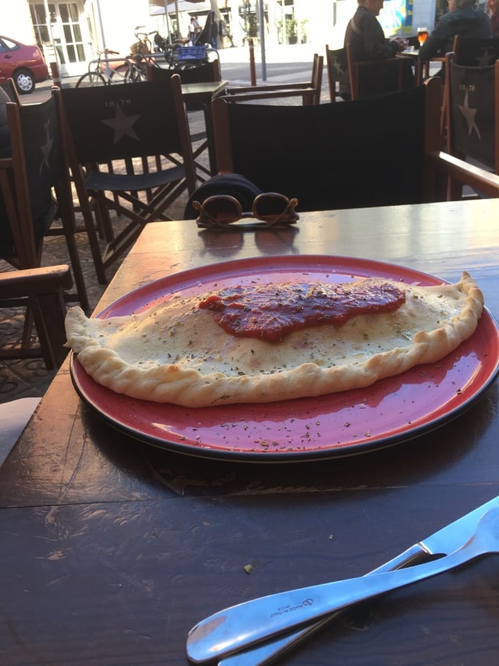 photo of Blu Bar Calzone Jamón Y Queso Y Champiñones shared by @salcarma on  29 Mar 2020 - review