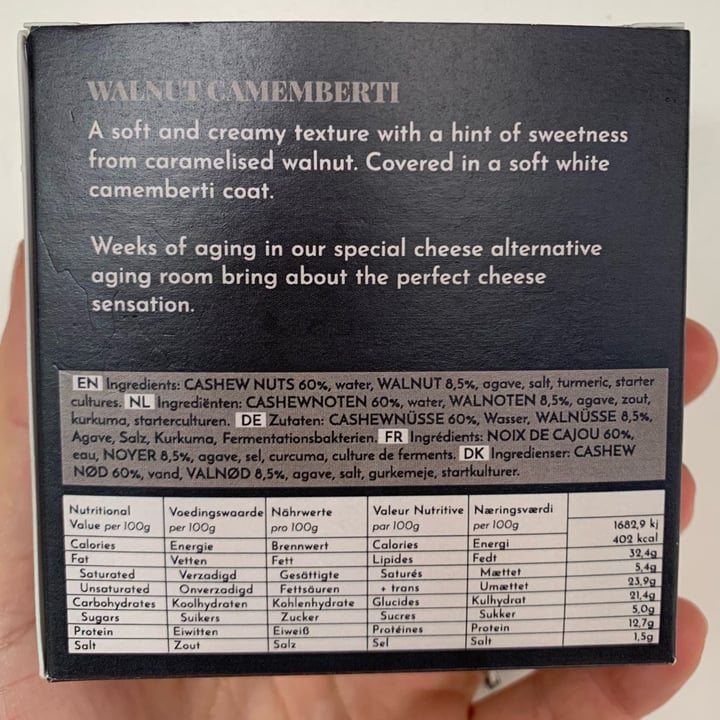 review photo of Mr. & Mrs. Watson Camemberti walnut shared by @dieneke on 15 Nov 2021 - review