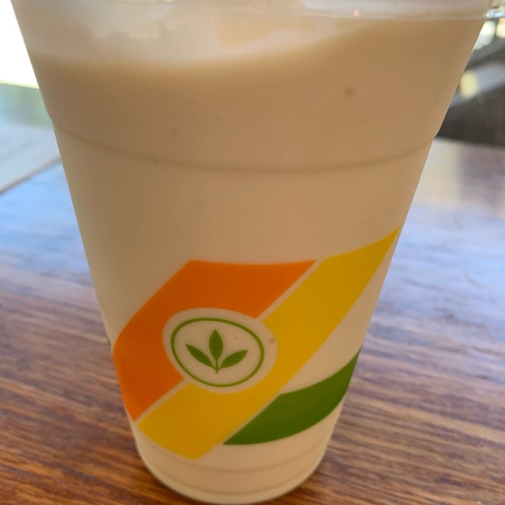 photo of Plant Power Fast Food peach milkshake shared by @veghui on  07 Sep 2022 - review