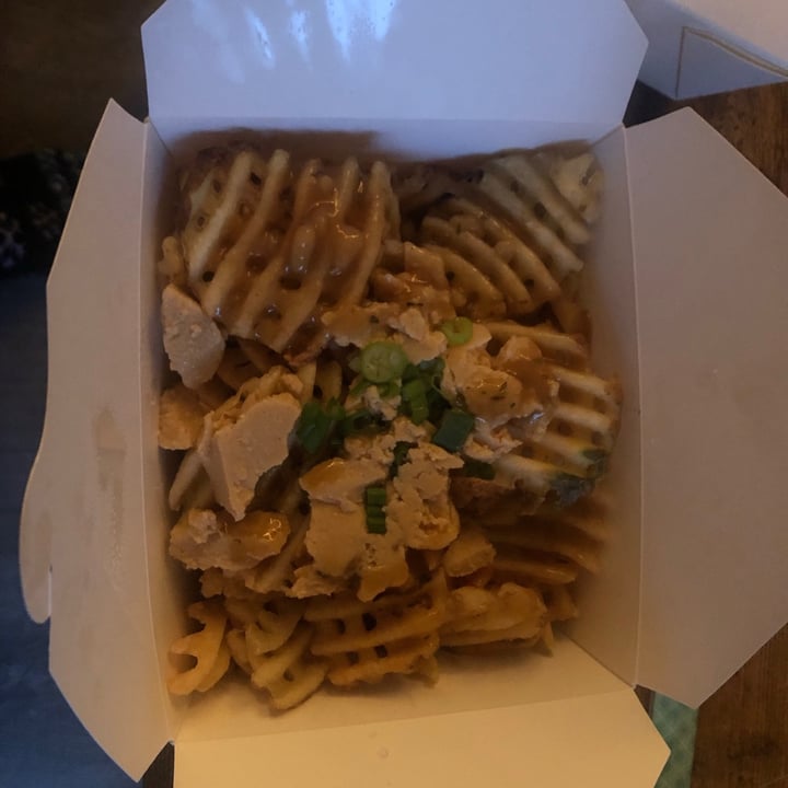 review photo of Manna Kitchen Poutine shared by @lovetower22forever on 19 Apr 2021 - review