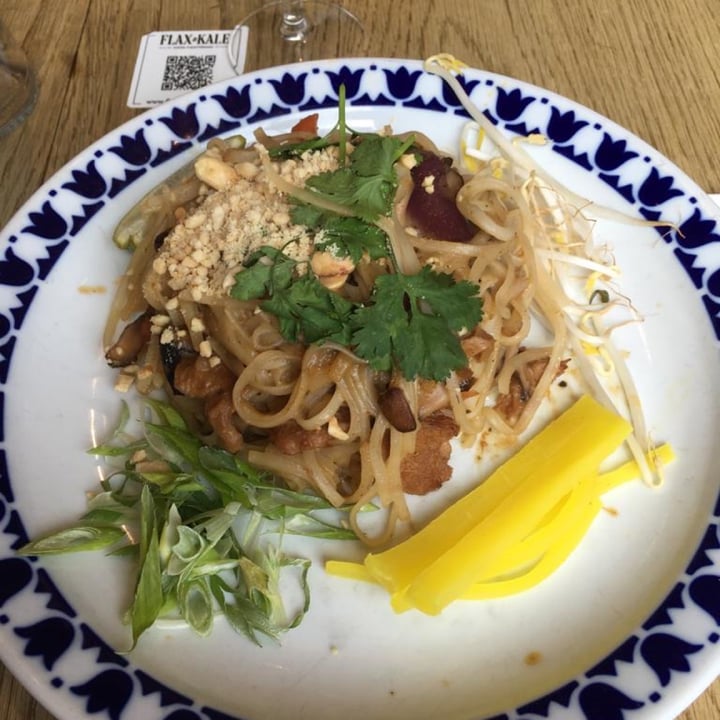 review photo of Flax&Kale Pad thai de 'pollo' shared by @platanoconpan on 18 Jul 2021 - review