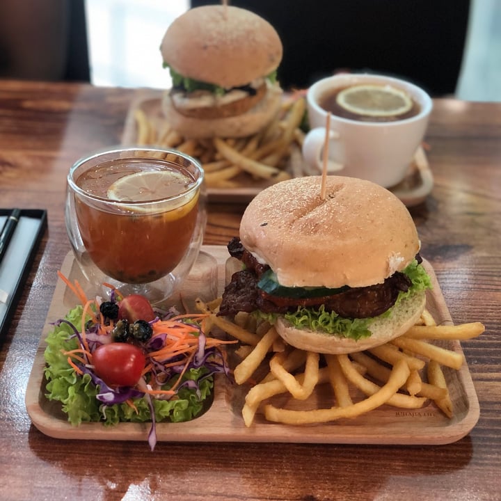 photo of nomVnom Bistro Temptation Satay Burger shared by @belleeats on  21 Jan 2022 - review