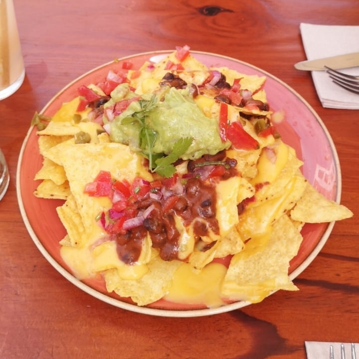 photo of Blu Bar Nachos con Guacamole shared by @coconejito on  04 May 2022 - review