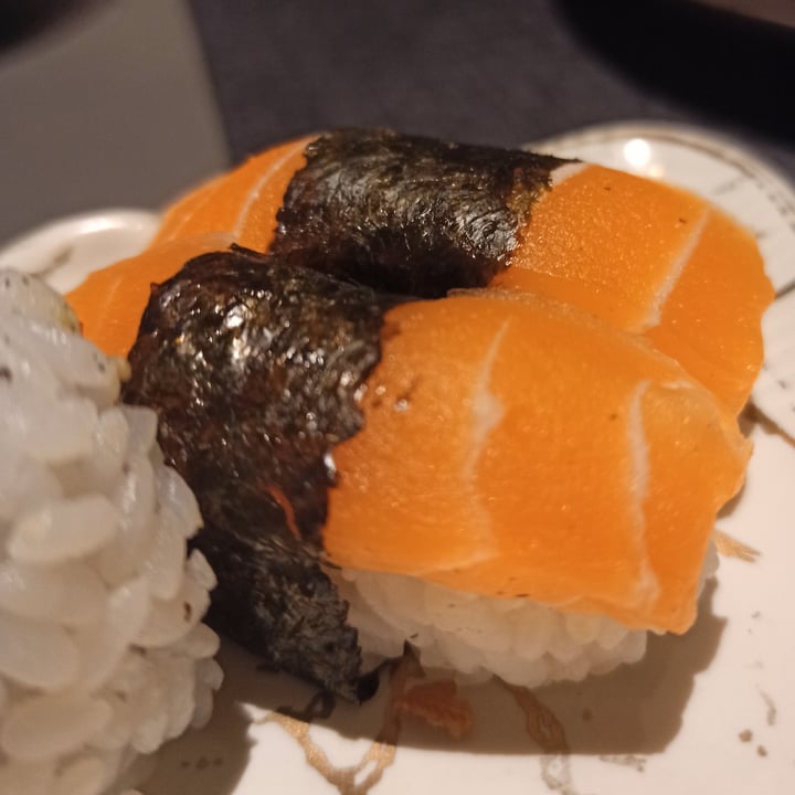 photo of Domò Sushi Nigiri salmone vegano shared by @alicevanbee on  24 Aug 2022 - review