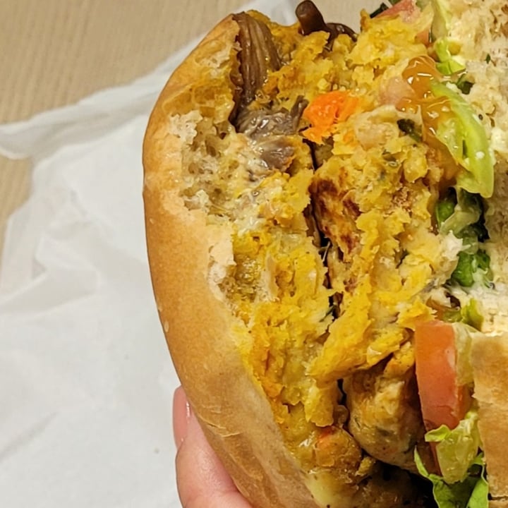 photo of DESVIO VEG BURGER Hambúrguer Cogumelo Duplo shared by @mileneflores on  08 May 2022 - review