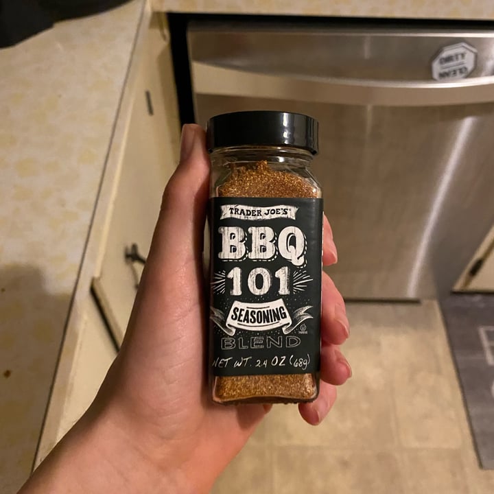 photo of Trader Joe's BBQ 101 Seasoning shared by @andrewbrown23 on  12 Feb 2022 - review