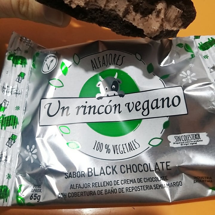 photo of Un Rincón Vegano Alfajor Black Chocolate shared by @gabeee on  26 Feb 2022 - review