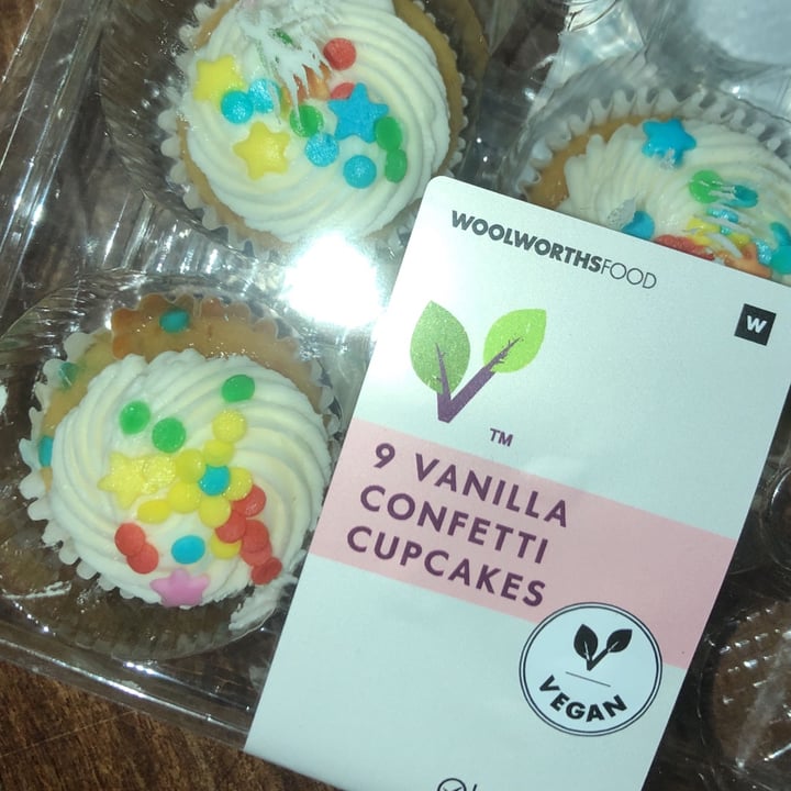 review photo of Woolworths Food 9 Vanilla Confetti Cupcakes shared by @malinks on 15 Nov 2021 - review