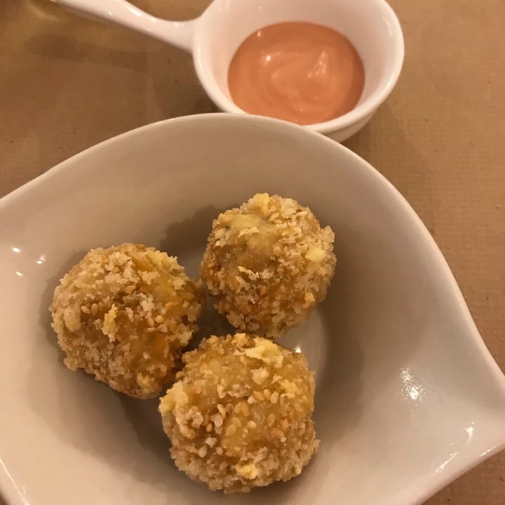photo of Mandarina Plant Based Kitchen Croquetas de queso vegano shared by @daytruji on  30 Jan 2021 - review