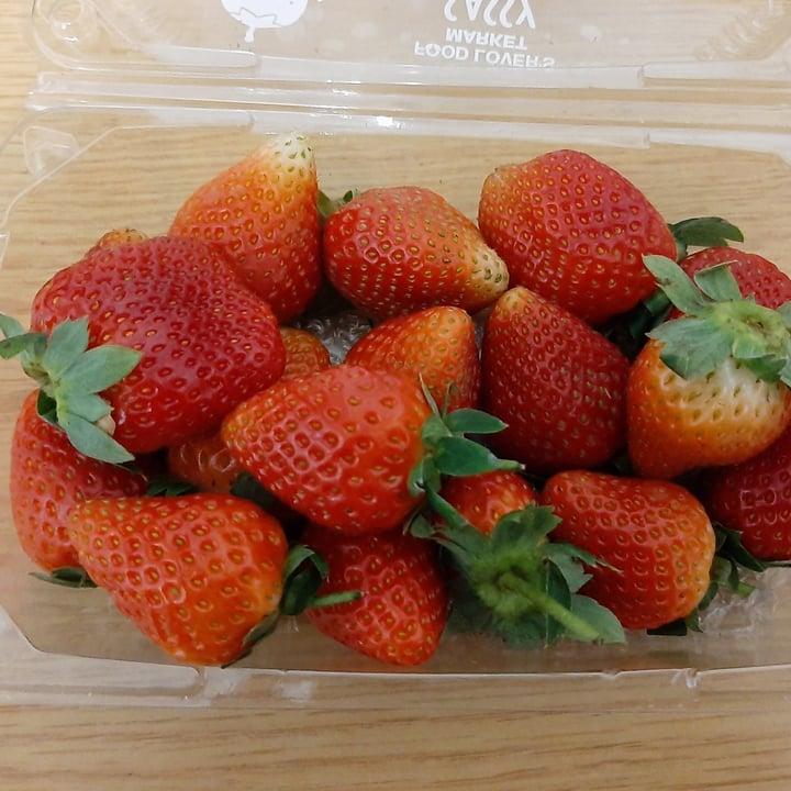 photo of Food Lover’s Market Strawberries shared by @bl on  09 Jun 2021 - review