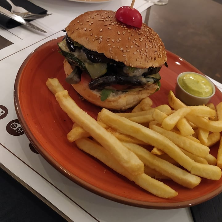 review photo of Rooster Cafe Firenze veggie burger shared by @yuliaveg on 03 Oct 2021 - review