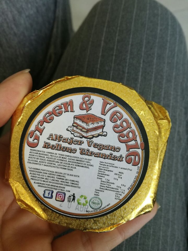 photo of Green & Veggie Alfajor Vegano relleno de Tiramisú shared by @caluu on  31 Jan 2020 - review