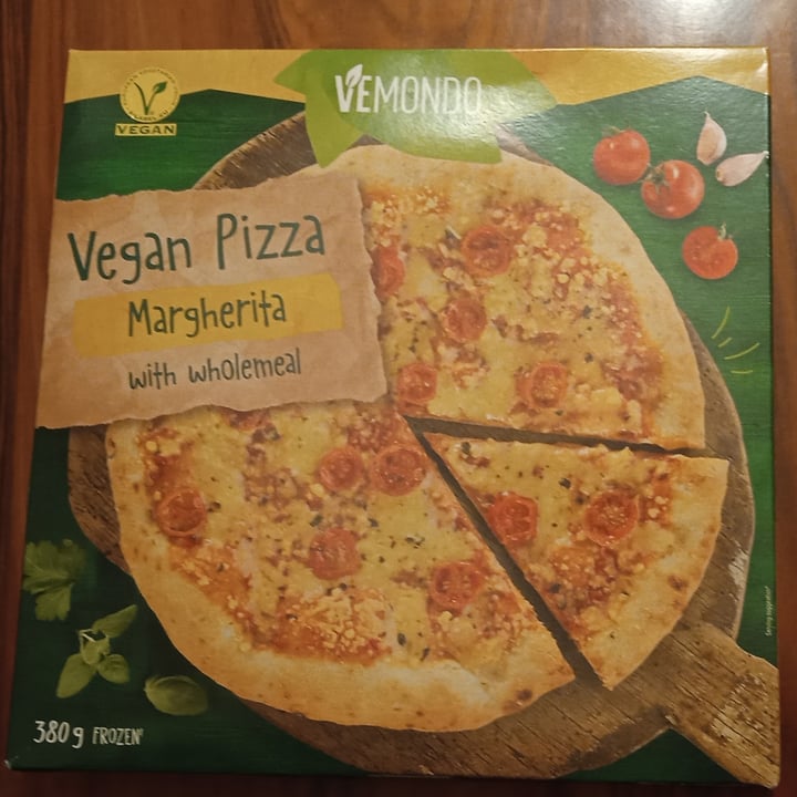 photo of Vemondo vegan pizza margherita with wholemeal shared by @iriavizcaino on  16 Sep 2022 - review